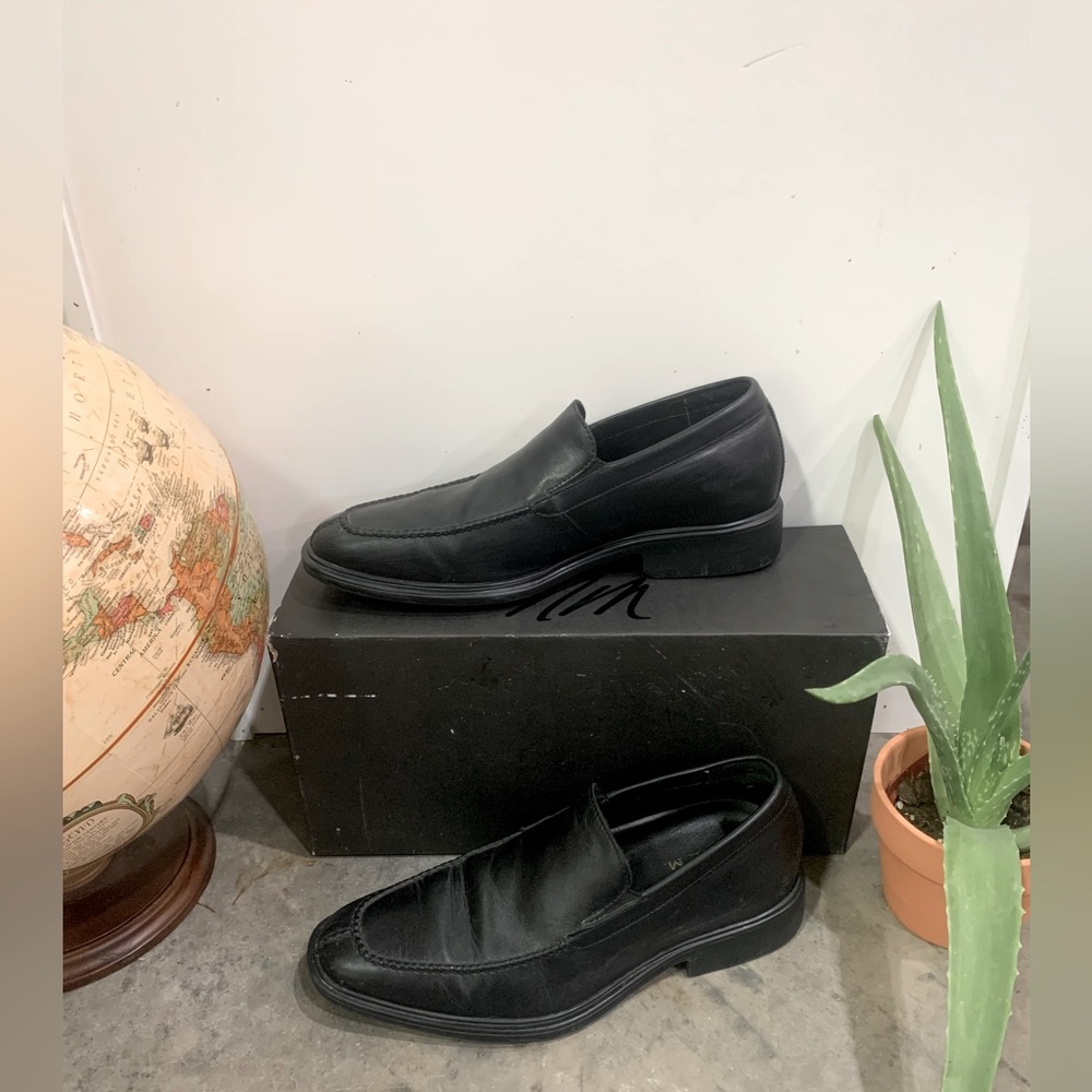 Men’s dress shoes